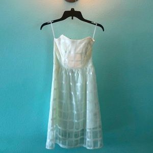 White strapless dress